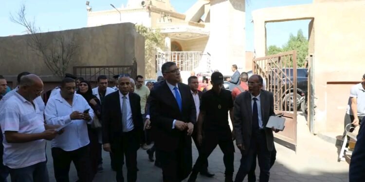 محافظ الجيزة يفاجئ مستشفى أبو النمرس ويعلن دعمها بأجهزة طبية جديدة