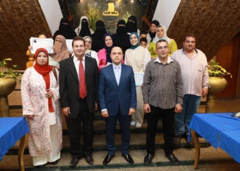 محافظ كفر الشيخ يوزع ماكينات خياطة مجانًا لدعم المتدربات وتمكين المرأة اقتصاديًا