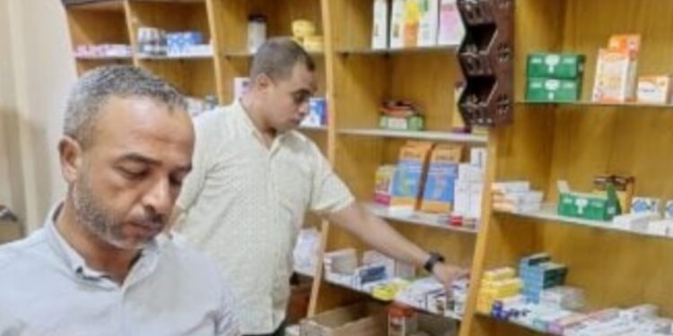 ضبط صيدلية مخالفة بقرية بني شعران في أسيوط تحوي أدوية منتهية الصلاحية