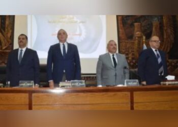 محافظ الغربية يفتتح جلسة المجلس التنفيذي بوقفة حداد على أرواح شهداء مصنع المحلة