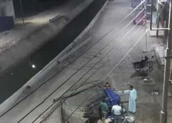 استغاثة عاجلة من أهالي قرية كوم غريب بطما: بيارة الصرف الصحي تحولت إلى فخ يومي للحوادث