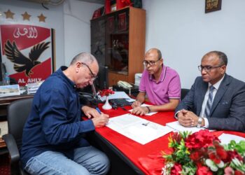 الخطيب يتقدم بأوراق ترشحه لرئاسة الأهلي