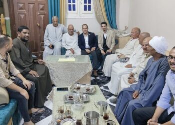 مصطفى عبدالمولي يزور قرية المنصورة ضمن حملة “طرق الأبواب”.. ويؤكد أن التغيير يبدأ من وعي الناس وإصرارهم