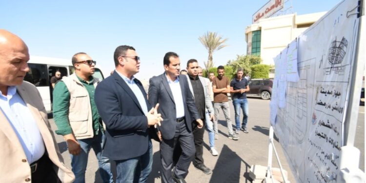 جولة ميدانية لوزير الإسكان لمتابعة تطوير الطرق والمرافق بمدينة العاشر من رمضان