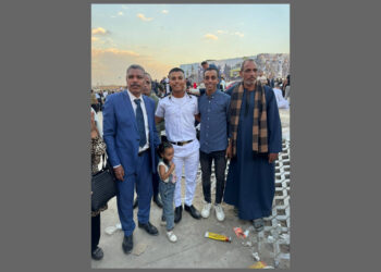 الصحفي مصطفى فرغلي يهنئ الأستاذ سعد معاذ لتخرج نجله من أكاديمية الشرطة