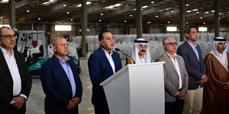مدبولي: منظومة التأمين الصحي الشامل تقدم أعلى مستوى من الخدمة بتكلفة رمزية