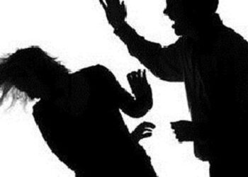 سيدة تتعرض لطعنة في الرقبة خلال محاولة سرقة بمنزلها في أسيوط
