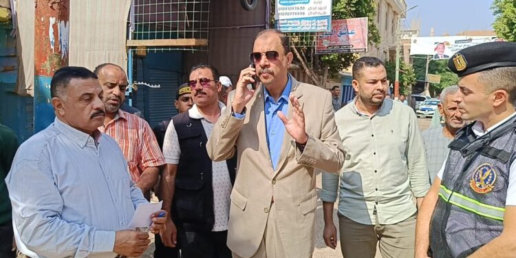 بسبب مخالفات.. محافظ سوهاج يوجه بإحالة 14 من الأطباء والعاملين بوحدة صحة الطليحات للتحقيق