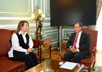 وزير الخارجية يبحث مع المدير التنفيذي لمكتب الأمم المتحدة تعزيز التعاون في مكافحة الجريمة السيبرانية