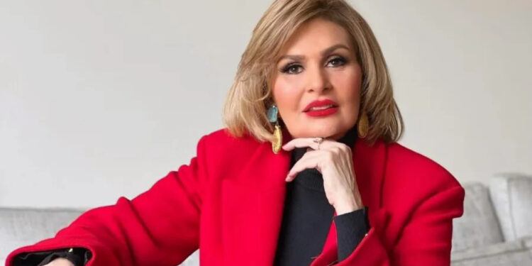 أسود لامع.. إطلالة يسرا الأخيرة تلفت الأنظار