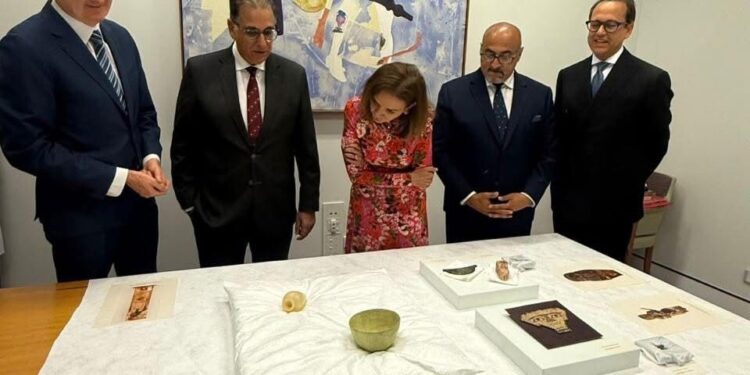 الآثار الفرعونية بـ أستراليا
