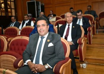 باسل عادل يطالب بحلول عاجلة لتلوث بحيرة قارون وتوحيد معايير مياه الشرب