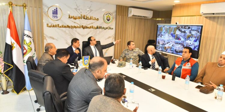 محافظ أسيوط يعلن فتح لجان انتخابات النواب 2025 في الدوائر الثلاثة وسط جاهزية كاملة وانضباط تام