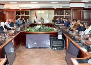 السكرتير العام لمحافظة بني سويف يعقد اجتماعاً لمتابعة بالمراكز والمدن