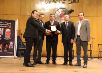 محافظ القاهرة يشارك في صالون نقابة الصحفيين ويشيد بدور الإعلام في حماية الهوية وبناء الوعي