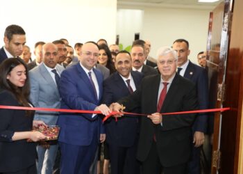 محافظ بني سويف يشارك وزير التعليم العالي في افتتاح قاعة الاحتفالات الكبرى بمجمع المعاهد العليا بشرق النيل