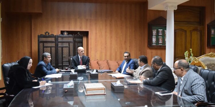 بالصور … رئيس جامعة بني سويف يرأس عدد من الاجتماعات
