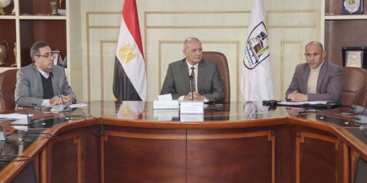 السكرتير العام لمحافظة بني سويف يتابع الموقف التنفيذي لمشروعات الخطة الاستثمارية في عدد من القطاعات والمرافق الخدمية