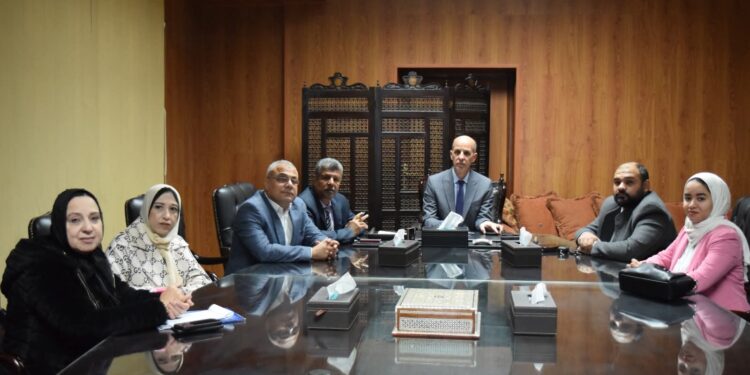 رئيس جامعة بني سويف يرأس اجتماع اللجنة العليا لوحدة مناهضة العنف ضد المرأة 