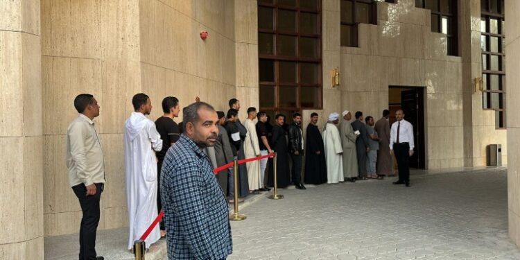 توافدالمصريين المقيمين “بالرياض وجدة”للتصويت في انتخابات مجلس النواب 2025
