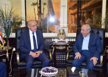 نقيب المهندسين يلتقي محافظ الأقصر ويشهد توقيع بروتوكول تعاون بين المحافظة ونقابة المهندسين الفرعية
