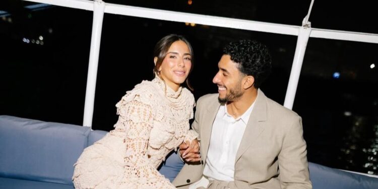صور أشعلت السوشيال.. من هي خطيبة عمرو مرموش؟