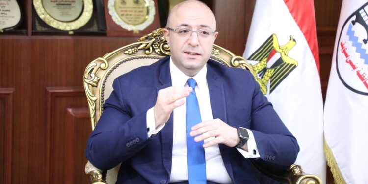 محافظ بني سويف يناقش جهود أجهزة وإدارات مديرية الزراعة في ملفات الزراعات التعاقدية والمحاصيل الاستراتيجية والأسمدة والتقاوي والتعديات