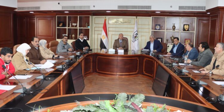 السكرتير العام لمحافظة بني سويف يناقش عدداً من الموضوعات اجتماع لجنة تنسيق أعمال الحفر