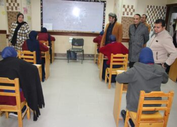 محافظ بني سويف يتابع مع مسؤولي فرع الهيئة سير امتحانات المعهد الفني للتمريض بالتأمين الصحي في يومها الأول