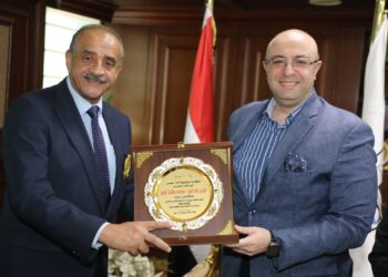 محافظ بني سويف يلتقي محافظ المنطقة الروتارية لتنفيذ مبادرات خدمية وتنموية