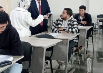رئيس جامعة بني سويف الأهلية يتفقد سير الامتحانات بعدد من البرامج الأكاديمية