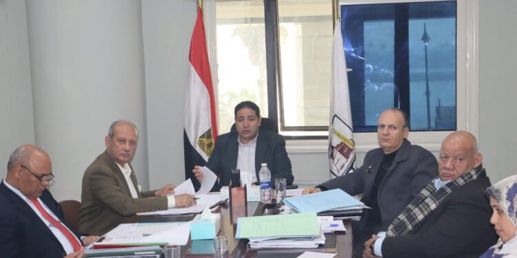 نائب محافظ بني سويف يترأس اجتماع لجنة اختيار المرشحين لشغل وظائف الإدارة الإشرافية بالمديريات الخدمية