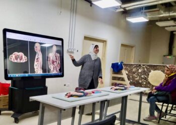 جامعة بني سويف الأهلية تُدشّن جهاز الطاولة الرقمية للتشريح الافتراضي
