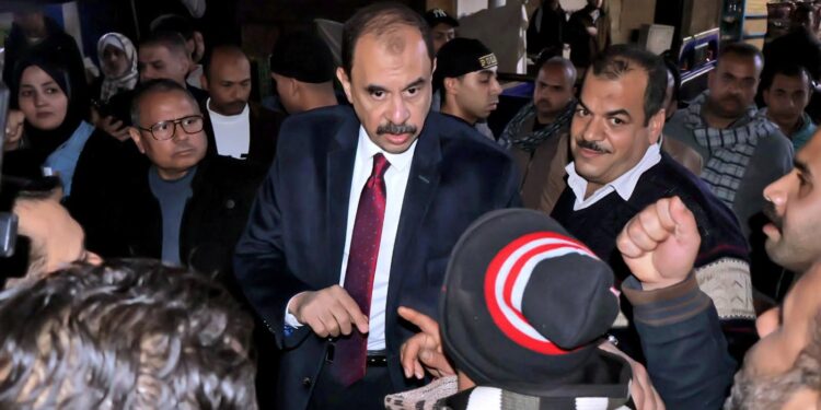 محافظ سوهاج لرئيس مدينة طهطا: الميدان مش عشوائي.. نظموا المكان من غير ما نقطع عيش حد