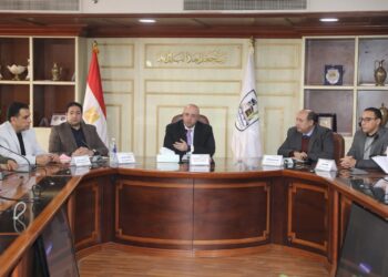 محافظ بني سويف يعقد اجتماعاً موسعا لبحث استعدادات المحافظة لاستقبال شهر رمضان المبارك 