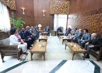 وفد من الصحفيين يزور الأزهر الشريف لتقديم التهنئة بمناسبة ثمانينية الإمام الأكبر