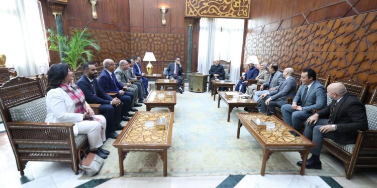 وفد من الصحفيين يزور الأزهر الشريف لتقديم التهنئة بمناسبة ثمانينية الإمام الأكبر