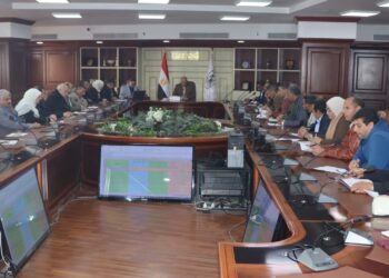 السكرتير العام ببني سويف يناقش مستجدات الموقف التنفيذي والمالي لمشروعات الخطة بالوحدات المحلية