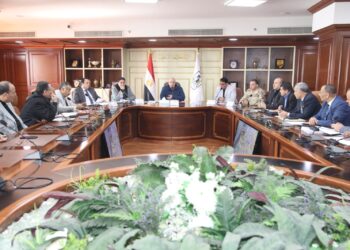 محافظ بني سويف يُتابع مستجدات وسير والعمل في ملف تقنين أراض أملاك الدولة خلال اجتماع العليا للبت
