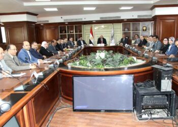 محافظ بني سويف يجتمع بأعضاء مجلسي النواب والشيوخ لبحث آليات التواصل وتعظيم سبل التعاون
