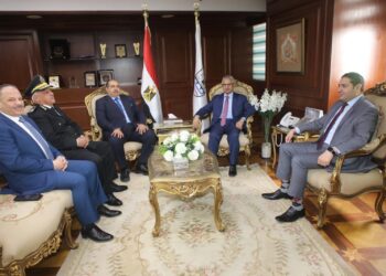 محافظ بني سويف يستقبل مدير الأمن لتهنئته بتوليه مهام منصبه الجديد