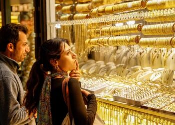 الذهب يرتفع بأكثر من 3% بعد موجة بيع حادة