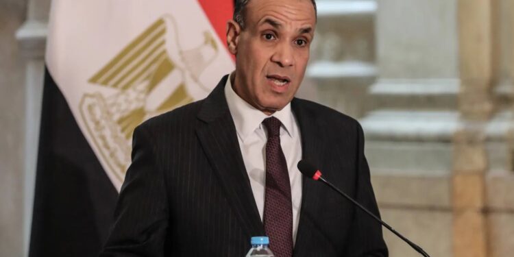 اتصالات هاتفية مكثفة لوزير الخارجية المصرية لمتابعة تطورات التصعيد العسكري فى المنطقة