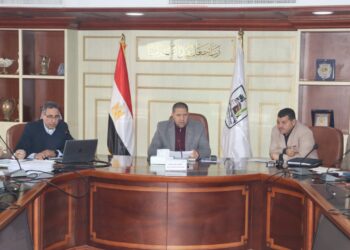 السكرتير العام لبني سويف يناقش مستجدات الموقف التنفيذي والمالي لمشروعات الخطة الاستثمارية للعام 2025/2026