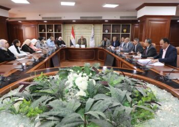 السكرتير العام لمحافظة بني سويف يواصل عقد الاجتماع الأسبوعي لمناقشة منظومة التصالح على مخالفات البناء