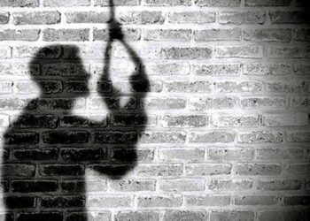 لمروه بأزمة نفسية.. انتحار شاب شنقًا داخل منزله في أسيوط