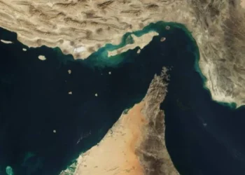 الحرس الثوري يهدد بإحراق السفن بمضيق هرمز