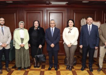 محافظ بني سويف يلتقي وفد من اتحاد بشبابها