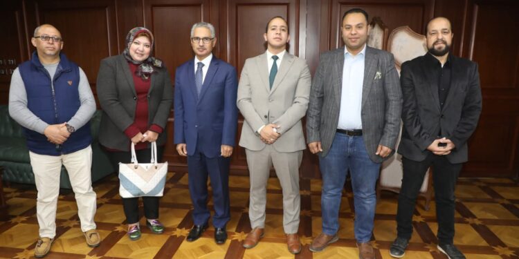 محافظ بني سويف يلتقي هيئة مكتب الحزب المصري الديمقراطي الاجتماعي بالمحافظة