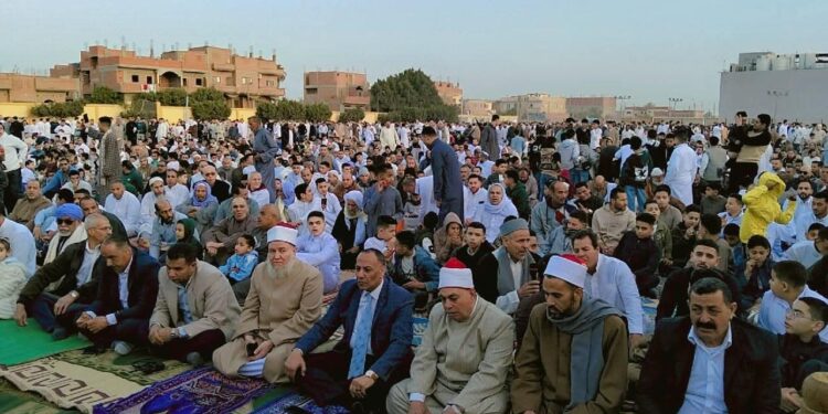 محافظ بني سويف يُنيب رؤساء المدن في أداء صلاة عيد الفطر المبارك بساحات المراكز